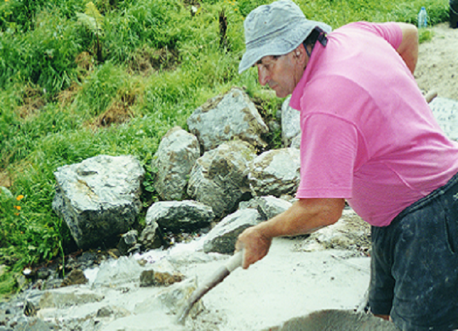 Blackie building the weir on the Leamington Walkway (small).png